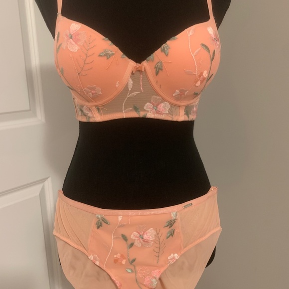 Peach Coloured Push-Up BRA & PANTY SET - Picture 5 of 10